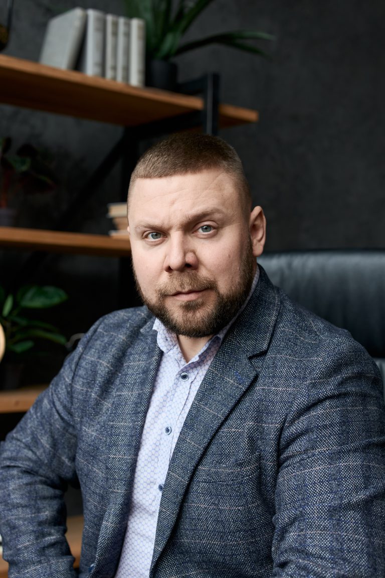 Припинення громадянства митрополита УПЦ Онуфрія: правовий аналіз